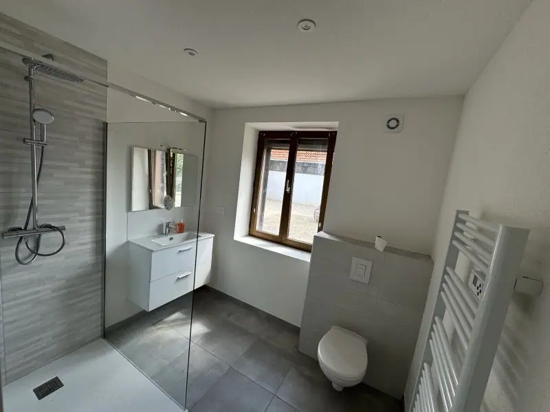 Chambre rénovée de l'immeuble