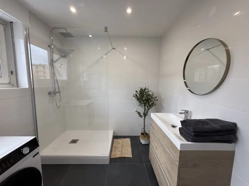 Salle de bain neuve de la colocation